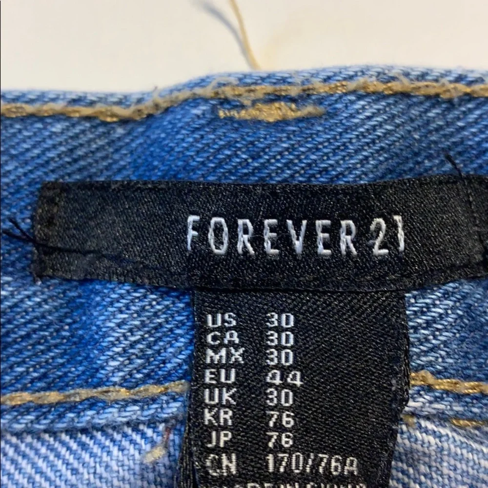 Forever 21 Women’s Button Front Denim Shorts - Picture 3 of 5